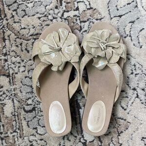 Ros Hommerson Shimmery Champagne Floral Slide Mules
